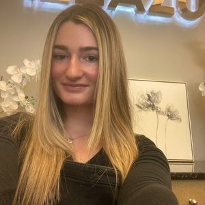 Meet your Posher, Caroline